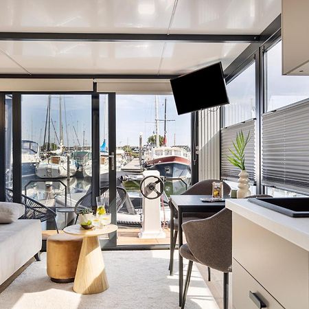 Cosy Tiny Houseboats Near Beach And Restaurants By Weltevreden Experience Zeewolde Exterior foto