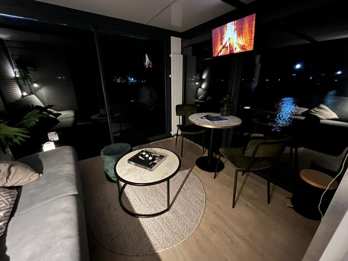Cosy Tiny Houseboats Near Beach And Restaurants By Weltevreden Experience Zeewolde Exterior foto