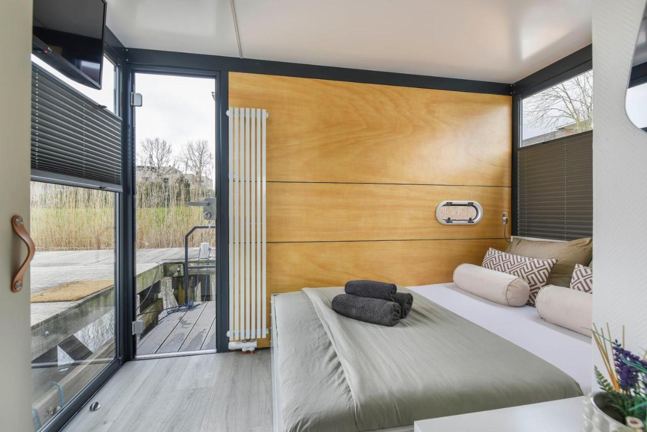 Cosy Tiny Houseboats Near Beach And Restaurants By Weltevreden Experience Zeewolde Exterior foto