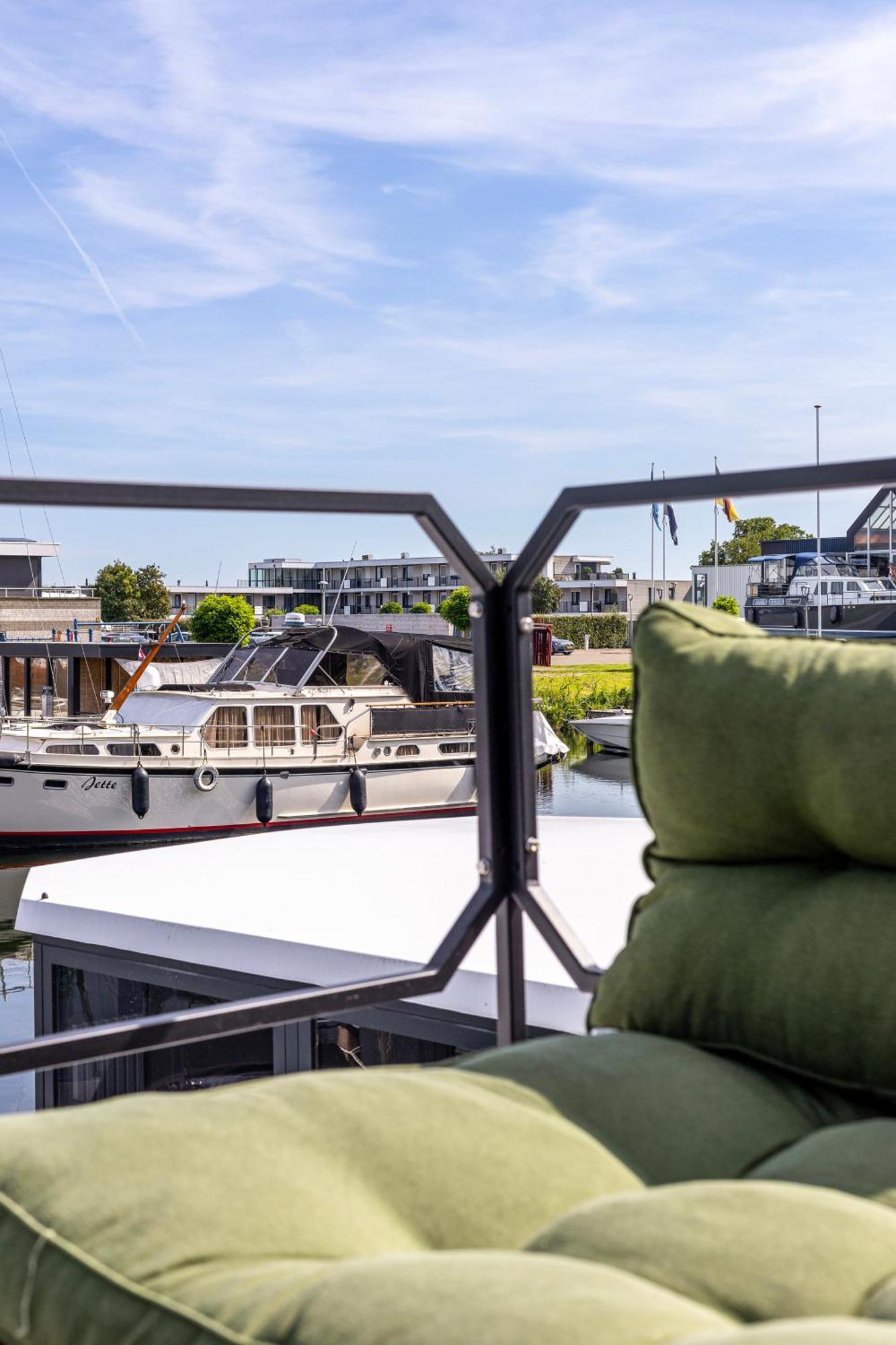 Cosy Tiny Houseboats Near Beach And Restaurants By Weltevreden Experience Zeewolde Exterior foto