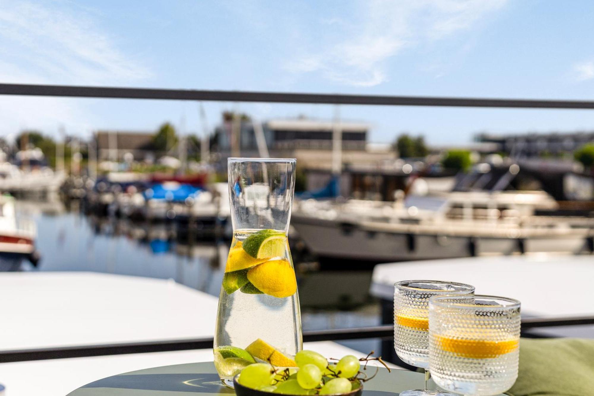 Cosy Tiny Houseboats Near Beach And Restaurants By Weltevreden Experience Zeewolde Exterior foto