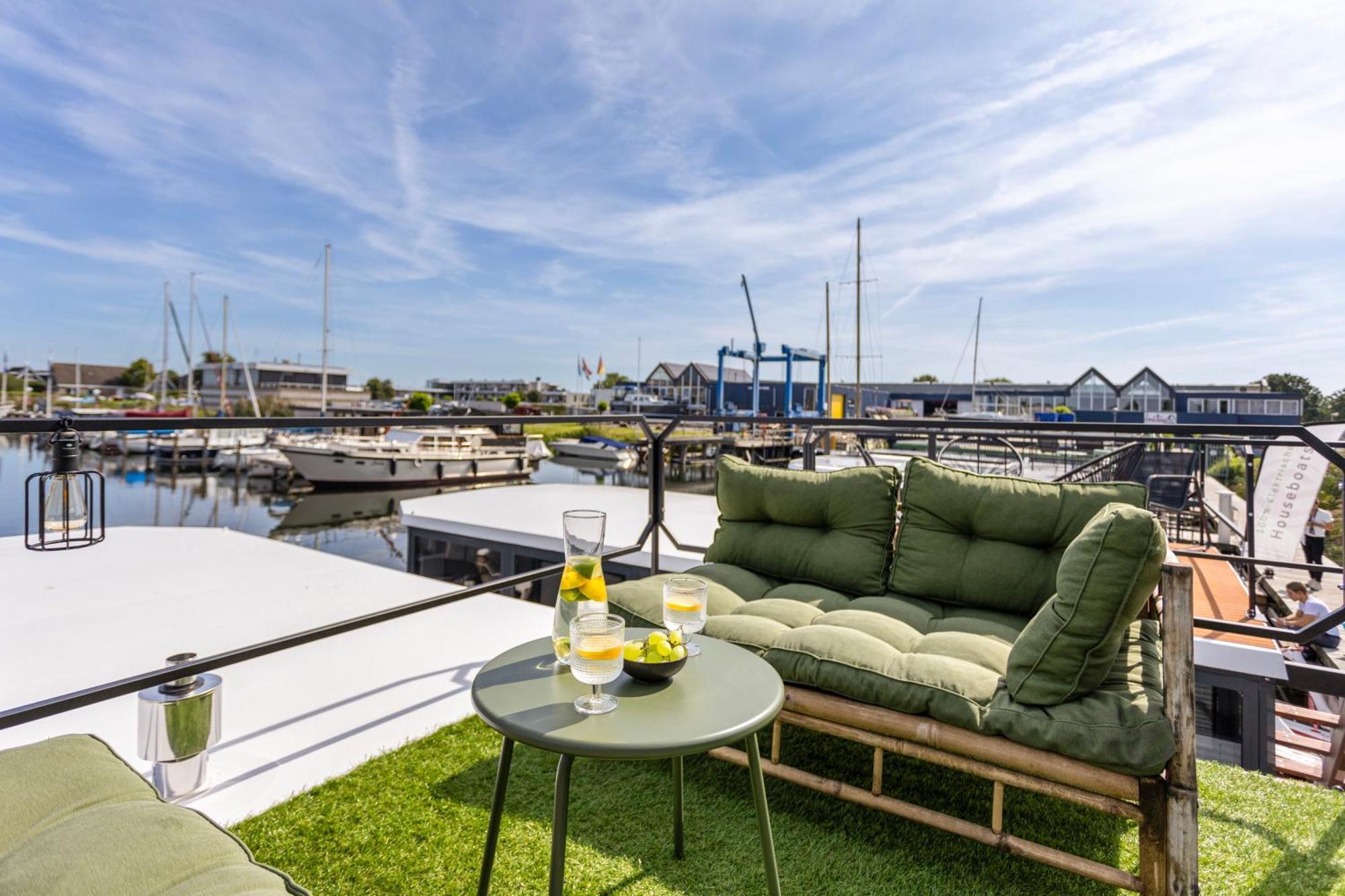 Cosy Tiny Houseboats Near Beach And Restaurants By Weltevreden Experience Zeewolde Exterior foto